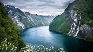 4k Nature River Below Cloudy Skies 4k nature wallpaper