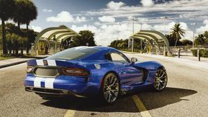 4K Striped Car On Road Wallpaper