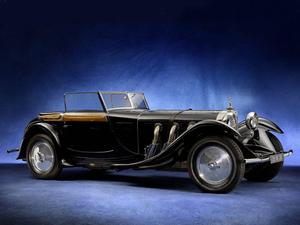 4K Vintage Car In Blue Studio Wallpaper