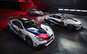 4K White Blue Red Racing Car Wallpaper