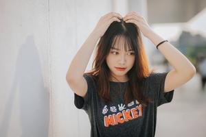 A Beautiful Asian Girl Posed for the Camera girl wallpaper