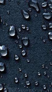 A beautiful view of raindrops falling on Android android wallpaper