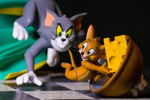 a cat and a cat in a bowl of cheese tom and jerry wallpaper