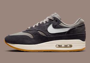 A Classic and Iconic Swoosh Logo nike wallpaper