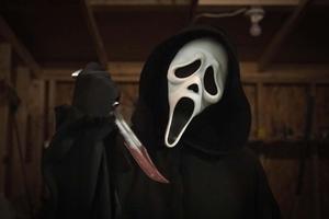 a man in a mask holding a knife scream wallpaper