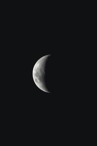 A moonlit night sky in the dark black screen wallpaper