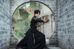 A Samuari Dressed in Black Robe samurai wallpaper