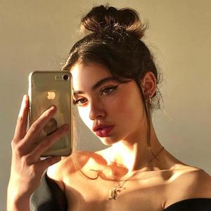 a woman taking a selfie with her phone aesthetic girl wallpaper
