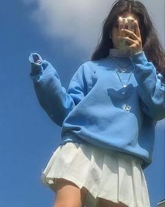 A young girl looking dreamy and lost in thought aesthetic girl wallpaper