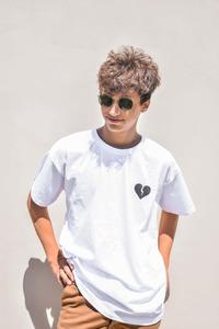 a young man wearing sunglasses and a white t - shirt aesthetic boy wallpaper