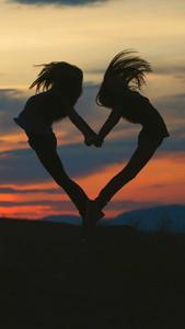 Adorable Heart-themed Matching Best Friend Wallpaper cute matching best friend wallpaper