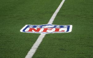 All Eyes on the Field during NFL Game nfl wallpaper