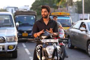 Allu Arjun HD Motorcycle Film Scene allu arjun hd wallpaper