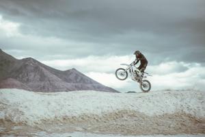 Amazing Motorcycle Balancing Stunt motorcycle wallpaper