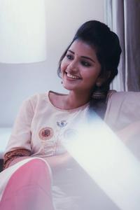 Anupama Parameswara Candid Shot anupama parameswaran wallpaper