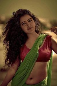 Anupama Parameswara Green Scarf anupama parameswaran wallpaper