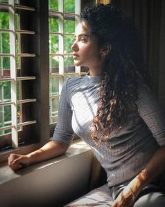 Anupama Parameswara Sun-Kissed anupama parameswaran wallpaper