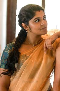 Aparna Balamurali Heroine heroine wallpaper