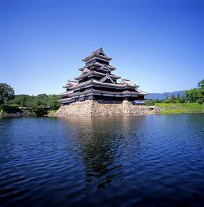 Beautiful Temple Near The Lake Picture beautiful wallpaper