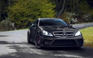 Black luxury and style in the Mercedes-AMG car wallpaper