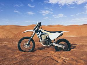 Black White Motorcycle At Desert motorcycle wallpaper