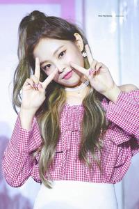 Blackpink Cute Jennie Peace Sign blackpink cute wallpaper