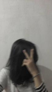 Blurry Girl With Peace Sign PFP Aesthetic pfp aesthetic wallpaper