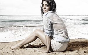 Bollywood Neha Sharma In Beach Shore bollywood wallpaper