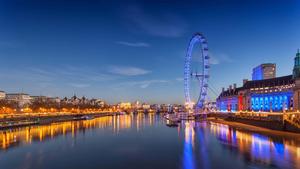 Breathtaking Cityscape at Night in 4K Ultra HD 4k ultra hd wallpaper