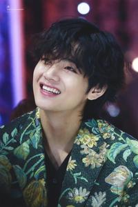 BTS V Floral-Patterned Coat bts v wallpaper