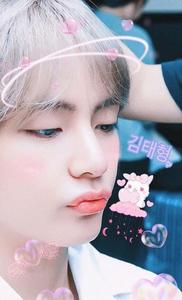 BTS V, Showing Off His Unique Style bts v wallpaper