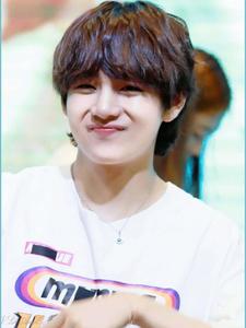 BTS V Shows His Confident Smile bts v wallpaper