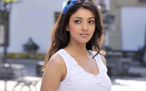 Captivating Bollywood Dance Starring Priyanka Chopra bollywood wallpaper