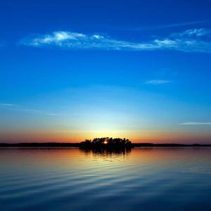 Captivating Skyline at Sunset home screen wallpaper