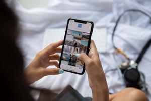 Capture moments of life and post them to Instagram. instagram wallpaper