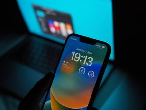Close-Up Shot Iphone Ios 16 ios 16 wallpaper