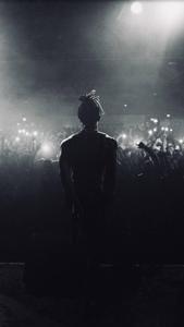 Cool Xxxtentacion On Stage With Fans cool xxxtentacion wallpaper