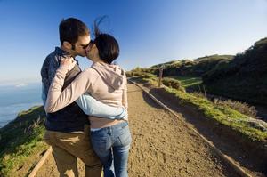Couple's Romantic Love On A Hill romantic love wallpaper