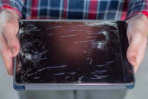 Cracked Screen pictures cracked screen wallpaper
