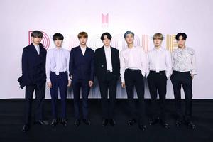 Cute BTS Group On Stage Together cute bts group wallpaper