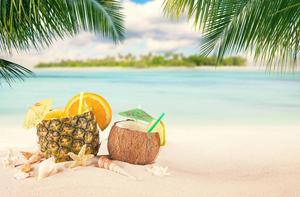 Cute Summer Drink At Beach cute summer wallpaper