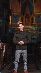 Danish Zehen HD Ripped Jeans