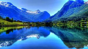 Detail of a mountainside seen from a distance 1080p wallpaper