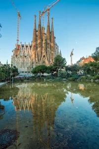 Discover the beauty of Barcelona barcelona wallpaper