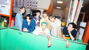 Dynamite BTS Group Photo bts group photo wallpaper