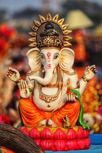 Elegant White Ganesh Idol on Mobile ganesh mobile wallpaper