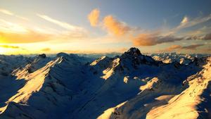 Enjoy a scenic view of a city skyline in all its glory with this 1440P picture 1440p wallpaper