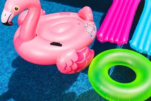 Enjoy summer days in style with a pool party! summer wallpaper