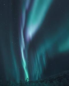Enjoy the beauty of aurora borealis on your Android device android wallpaper