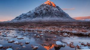 Enjoy the Vast Orange Tones of Scotland's Peaks 1440p wallpaper
